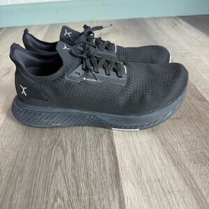 Men’s Flux Waterproof Runners size 9